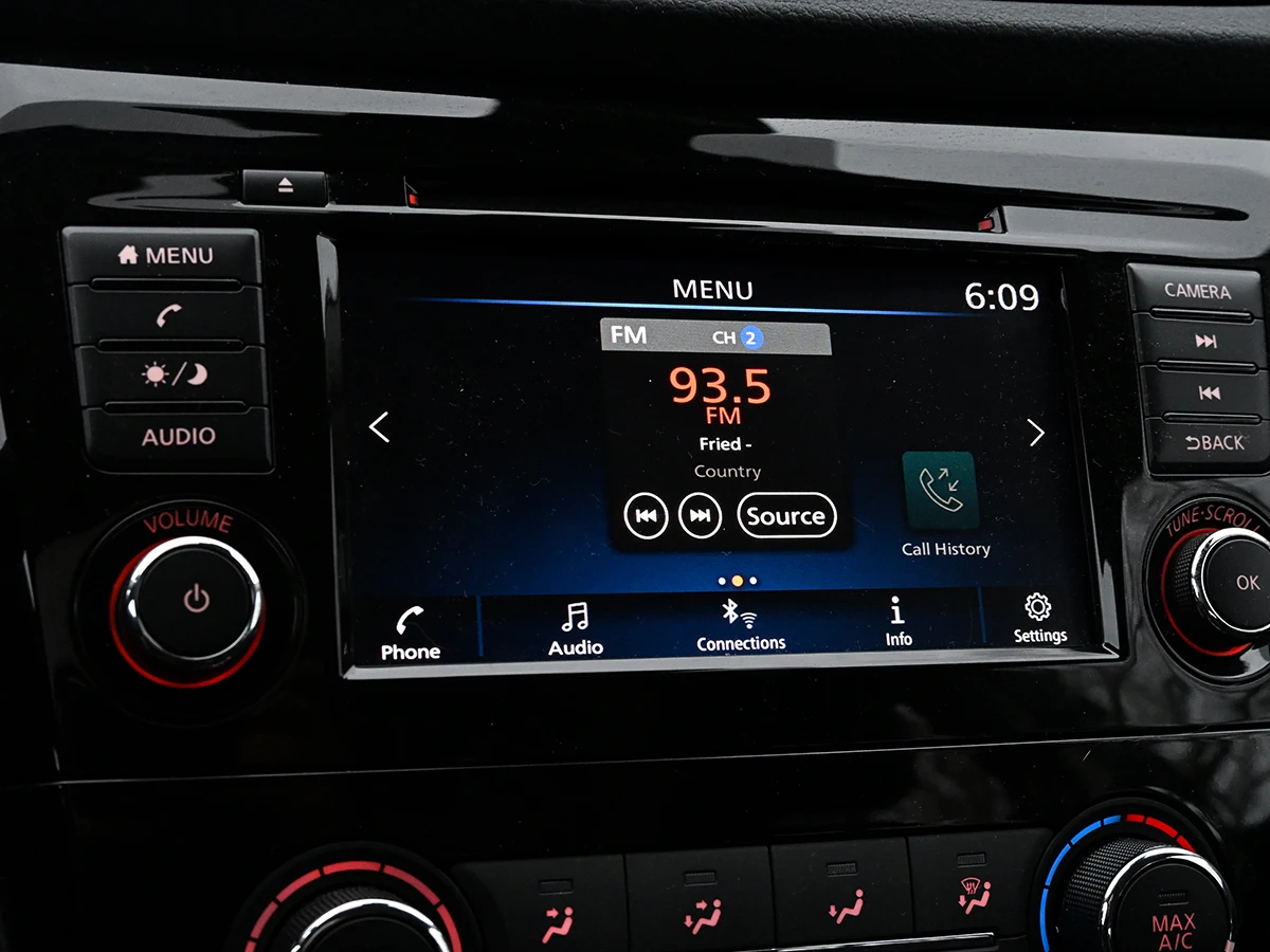 Nissan Qashqai S AWD* АвтоКредит* (Цена до БГ) , снимка 10 - Автомобили и джипове - 54039258