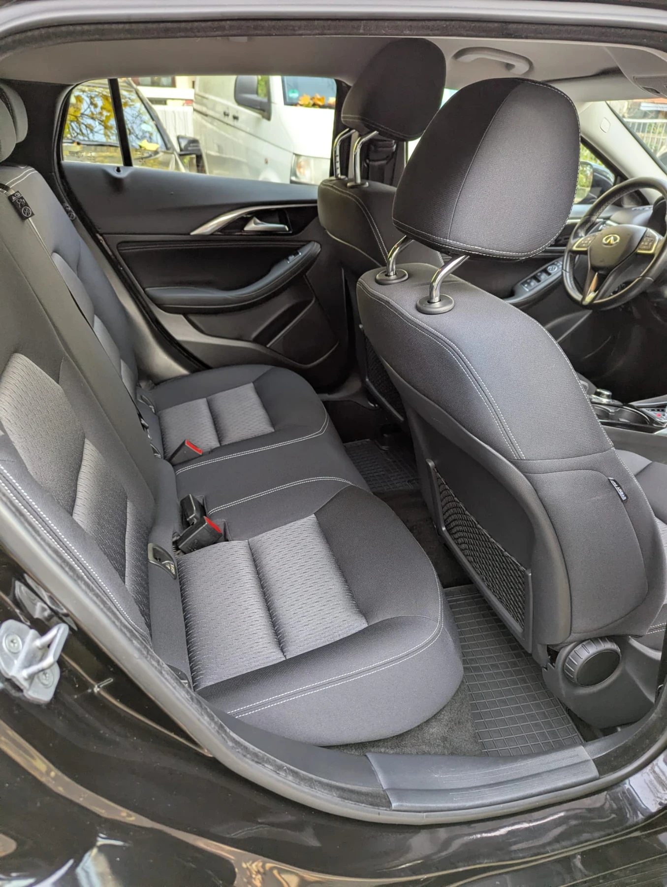 Infiniti Q30, снимка 4 - Автомобили и джипове - 54181431