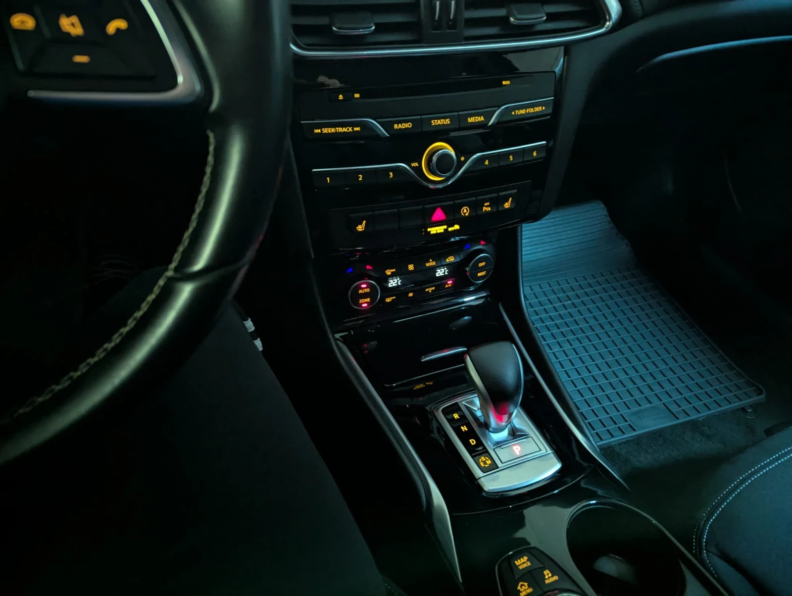 Infiniti Q30, снимка 6 - Автомобили и джипове - 54181431