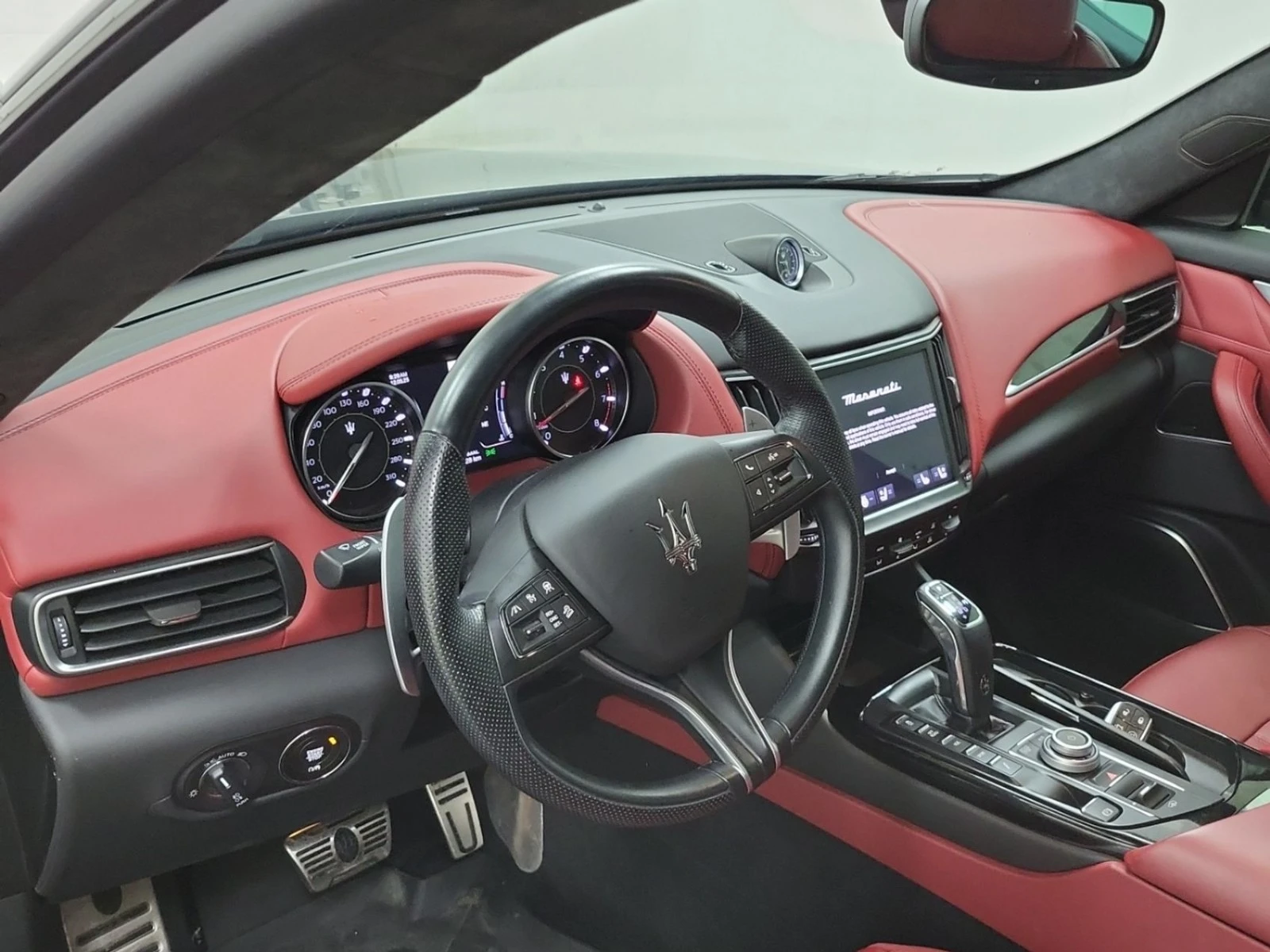 Maserati Levante GT/KEYLESS/LANE ASSIST/ADAPTIVE CRUISE , снимка 11 - Автомобили и джипове - 54229424