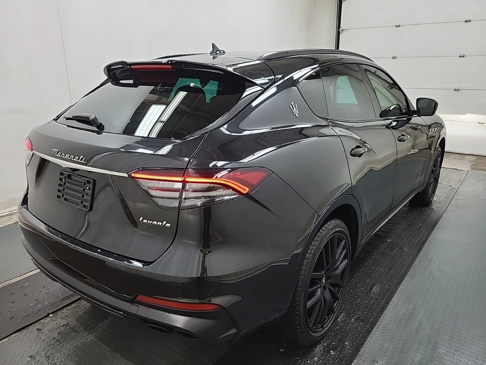 Maserati Levante GT/KEYLESS/LANE ASSIST/ADAPTIVE CRUISE , снимка 4 - Автомобили и джипове - 54229424