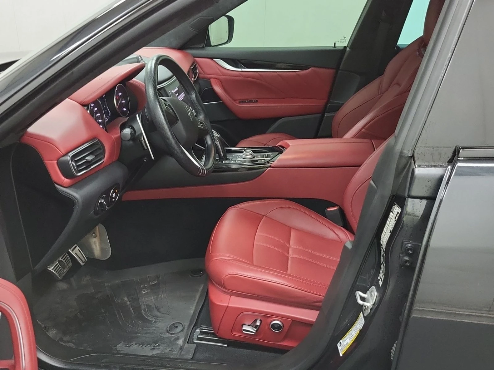 Maserati Levante GT/KEYLESS/LANE ASSIST/ADAPTIVE CRUISE , снимка 9 - Автомобили и джипове - 54229424