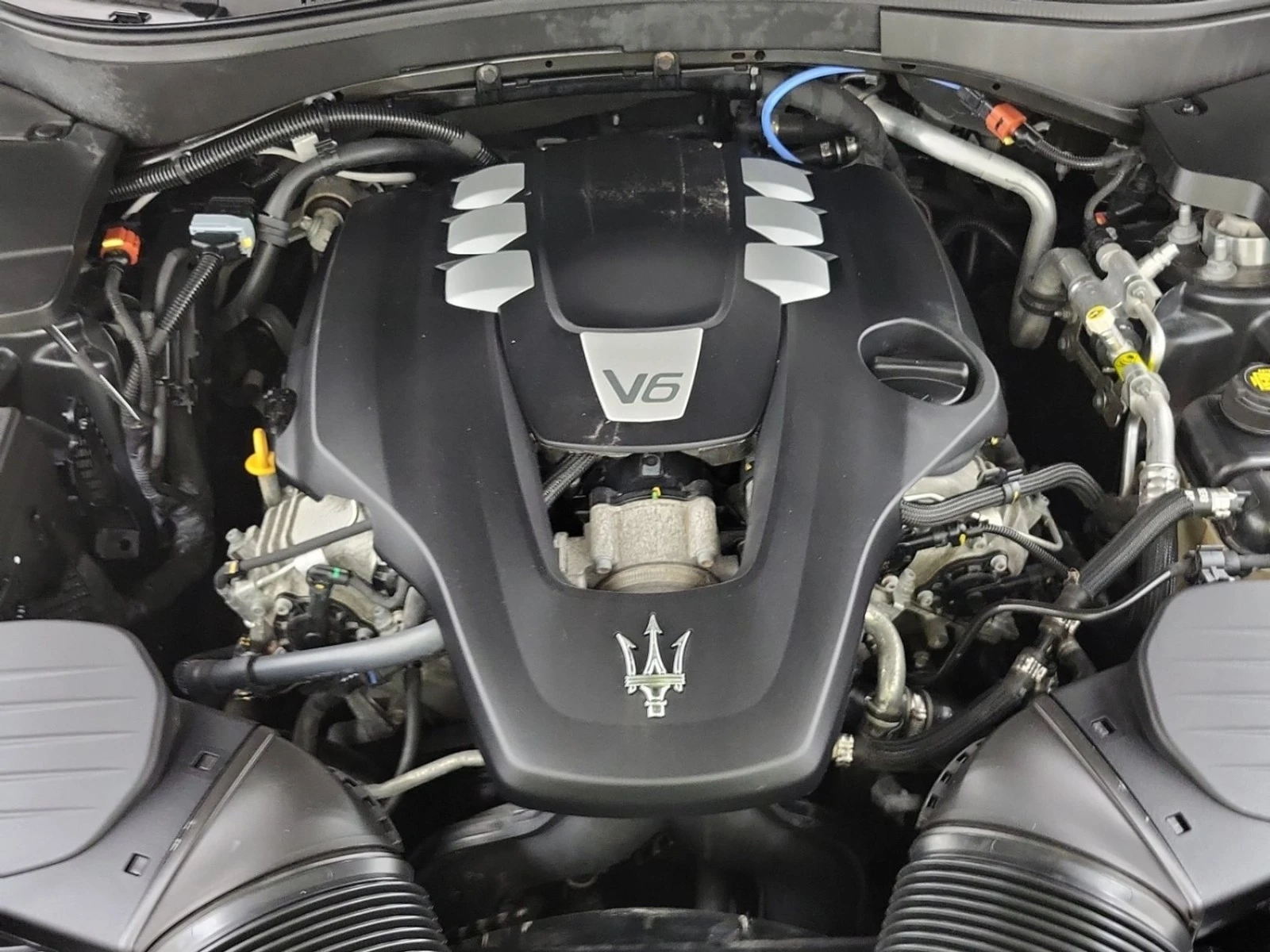 Maserati Levante GT/KEYLESS/LANE ASSIST/ADAPTIVE CRUISE , снимка 16 - Автомобили и джипове - 54229424