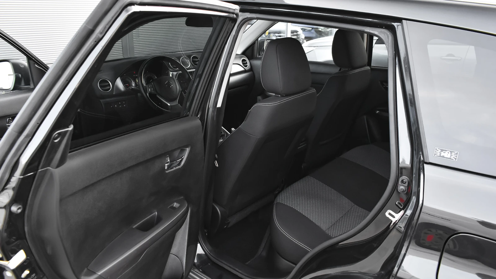 Suzuki Vitara GL+ 1.4 BoosterJet Mild Hybrid 4x4, снимка 9 - Автомобили и джипове - 54244939