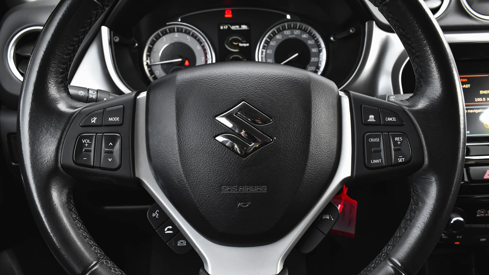 Suzuki Vitara GL+ 1.4 BoosterJet Mild Hybrid 4x4, снимка 13 - Автомобили и джипове - 54244939