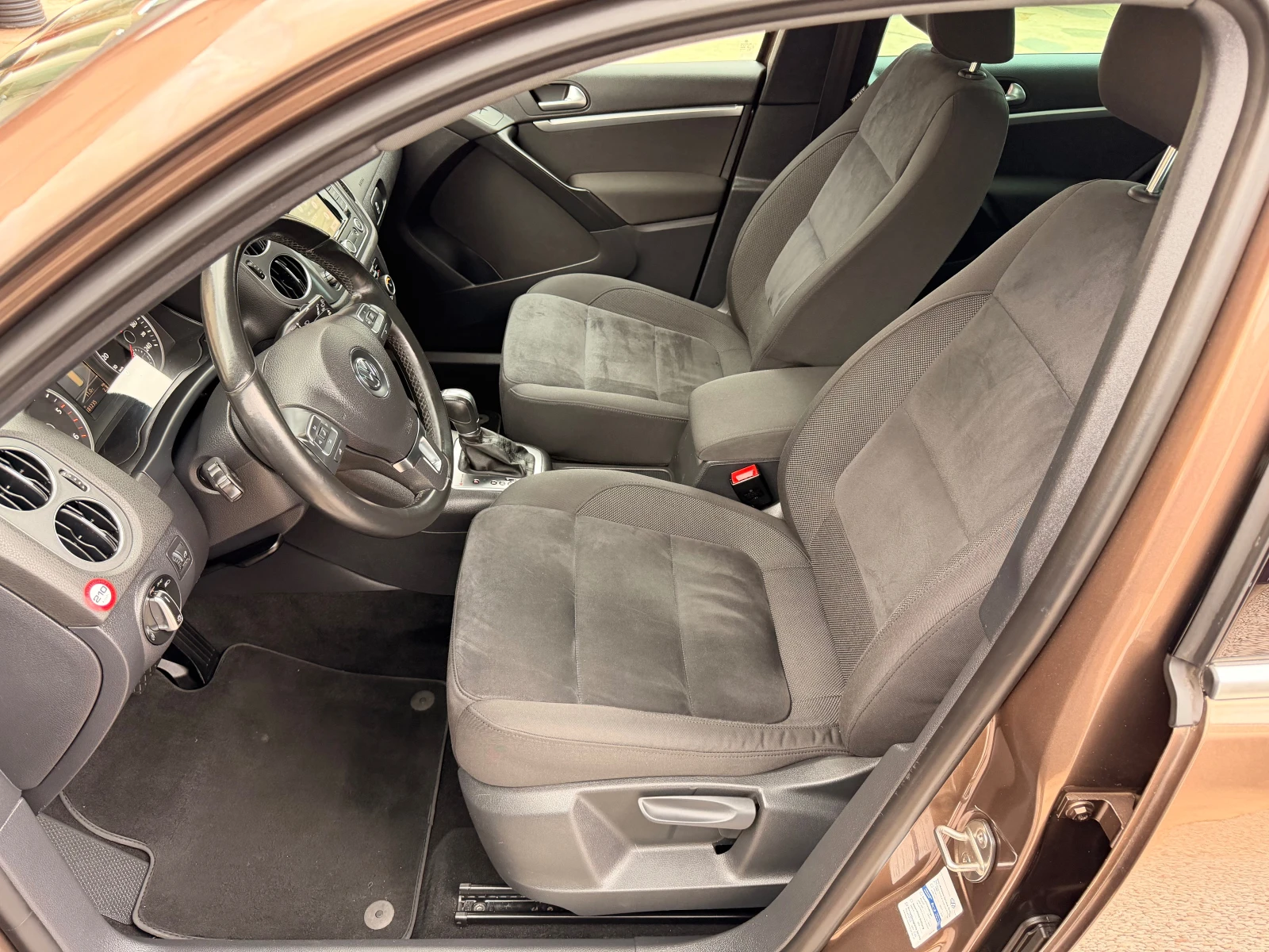VW Tiguan 2.0TDI* FULL* LEDAUT* PANORAMA* PODGREV* LIZING, снимка 5 - Автомобили и джипове - 54379613