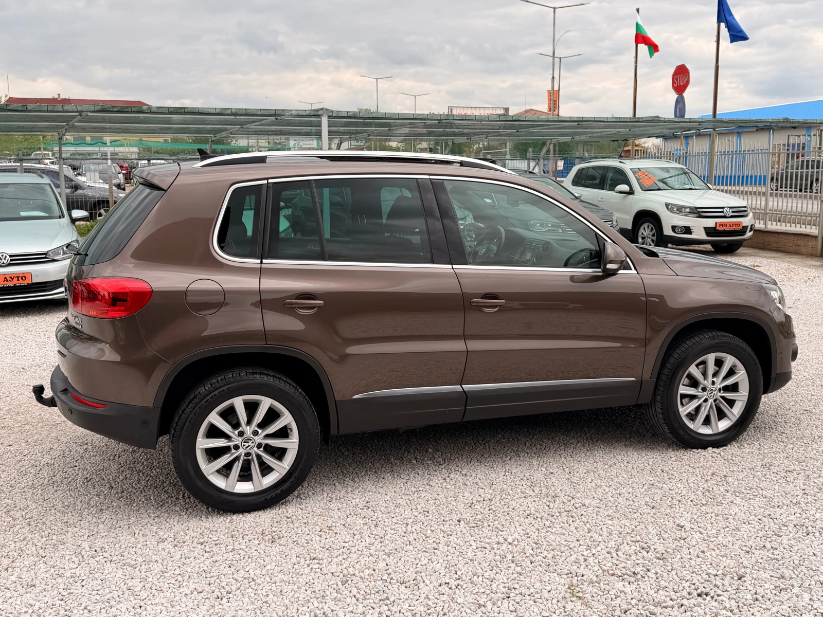 VW Tiguan 2.0TDI* FULL* LEDAUT* PANORAMA* PODGREV* LIZING, снимка 4 - Автомобили и джипове - 54379613