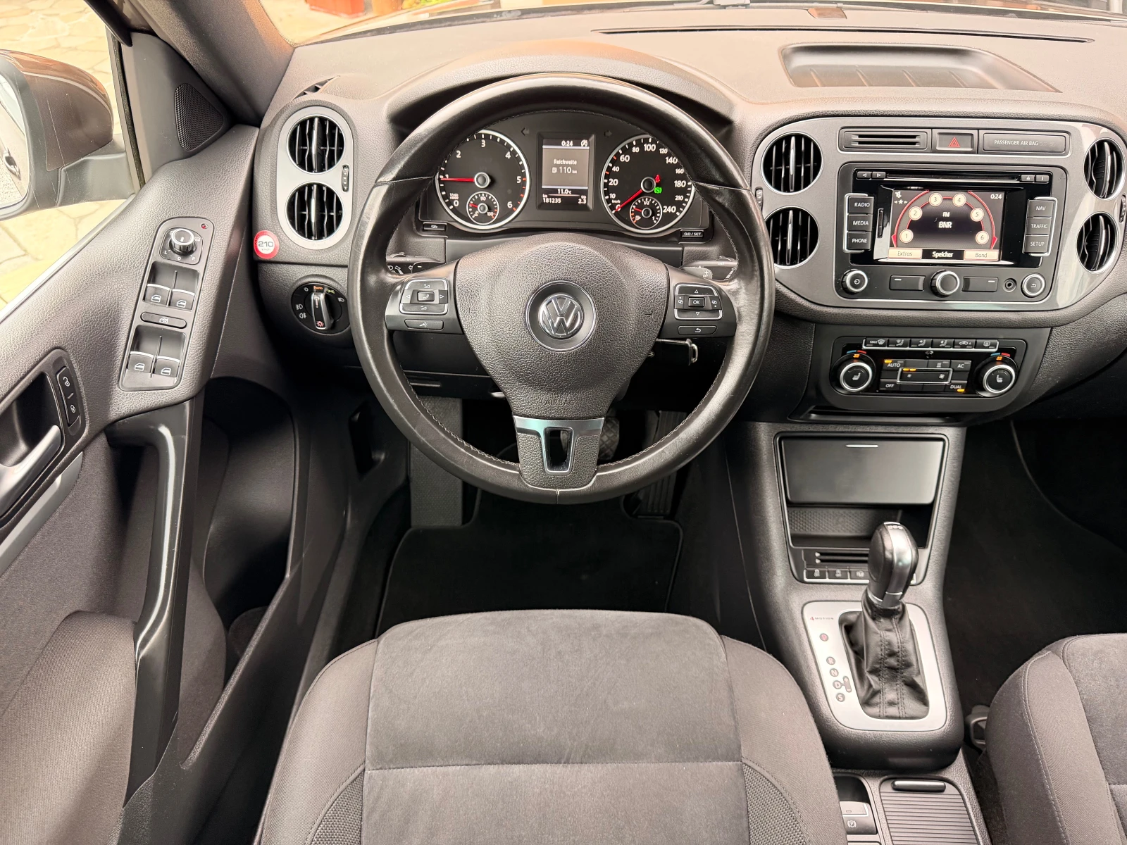 VW Tiguan 2.0TDI* FULL* LEDAUT* PANORAMA* PODGREV* LIZING, снимка 3 - Автомобили и джипове - 54379613