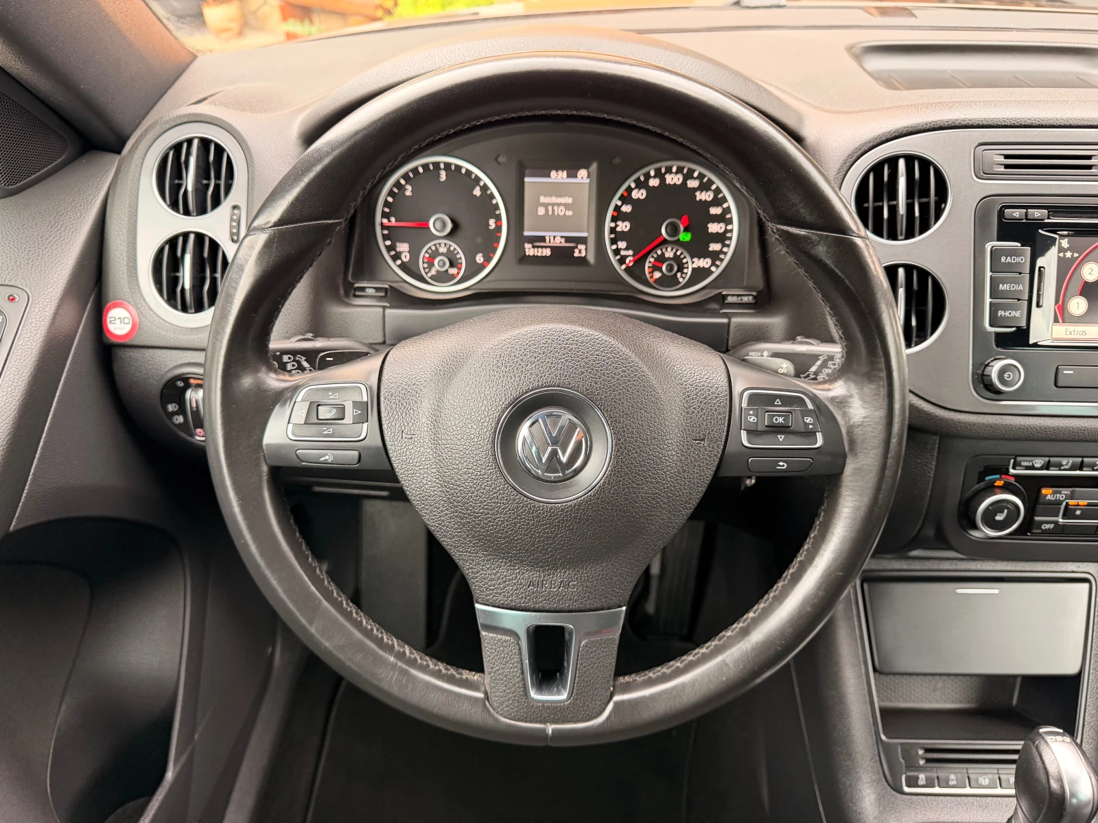 VW Tiguan 2.0TDI* FULL* LEDAUT* PANORAMA* PODGREV* LIZING, снимка 7 - Автомобили и джипове - 54379613