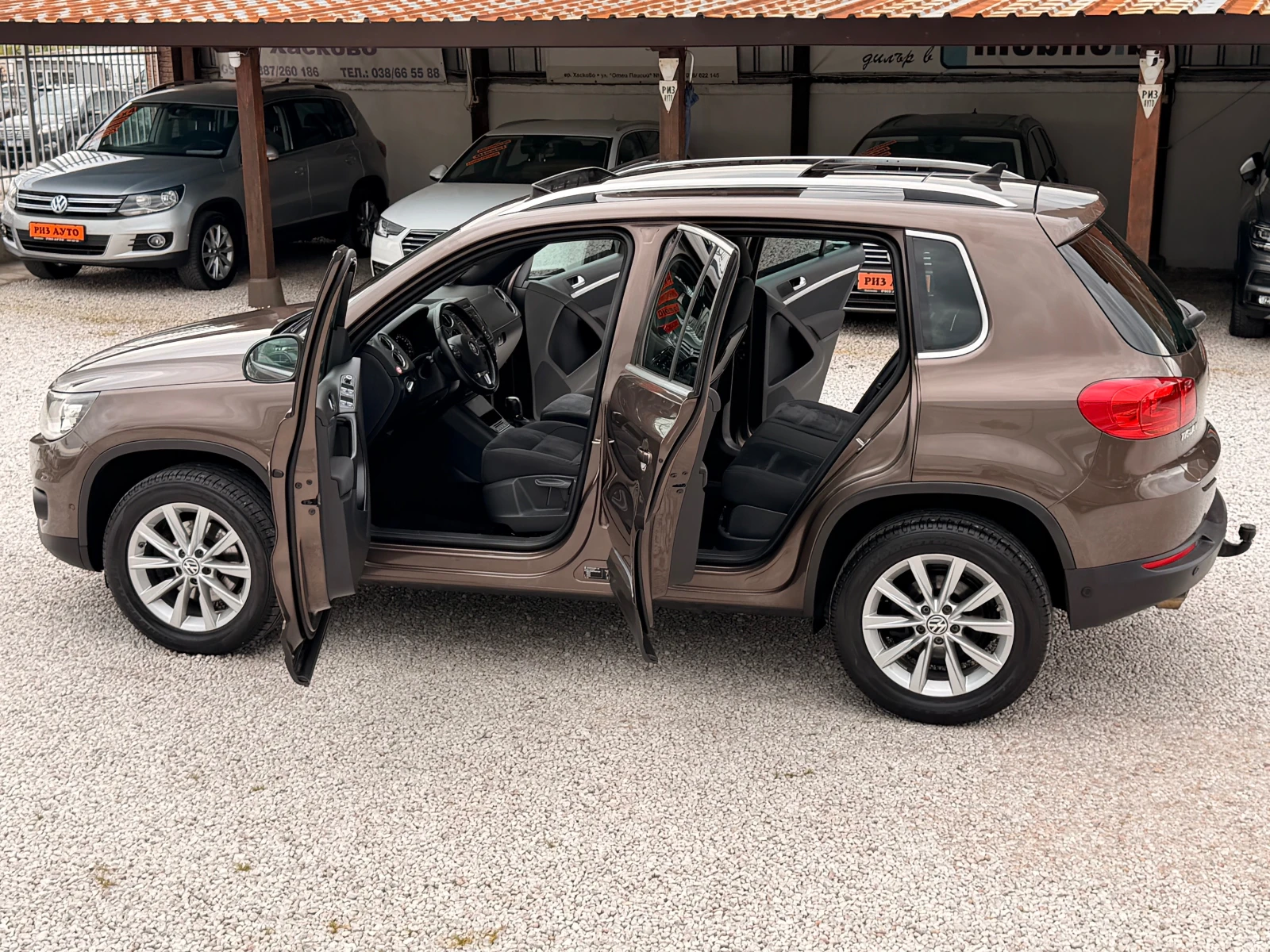 VW Tiguan 2.0TDI* FULL* LEDAUT* PANORAMA* PODGREV* LIZING, снимка 10 - Автомобили и джипове - 54379613