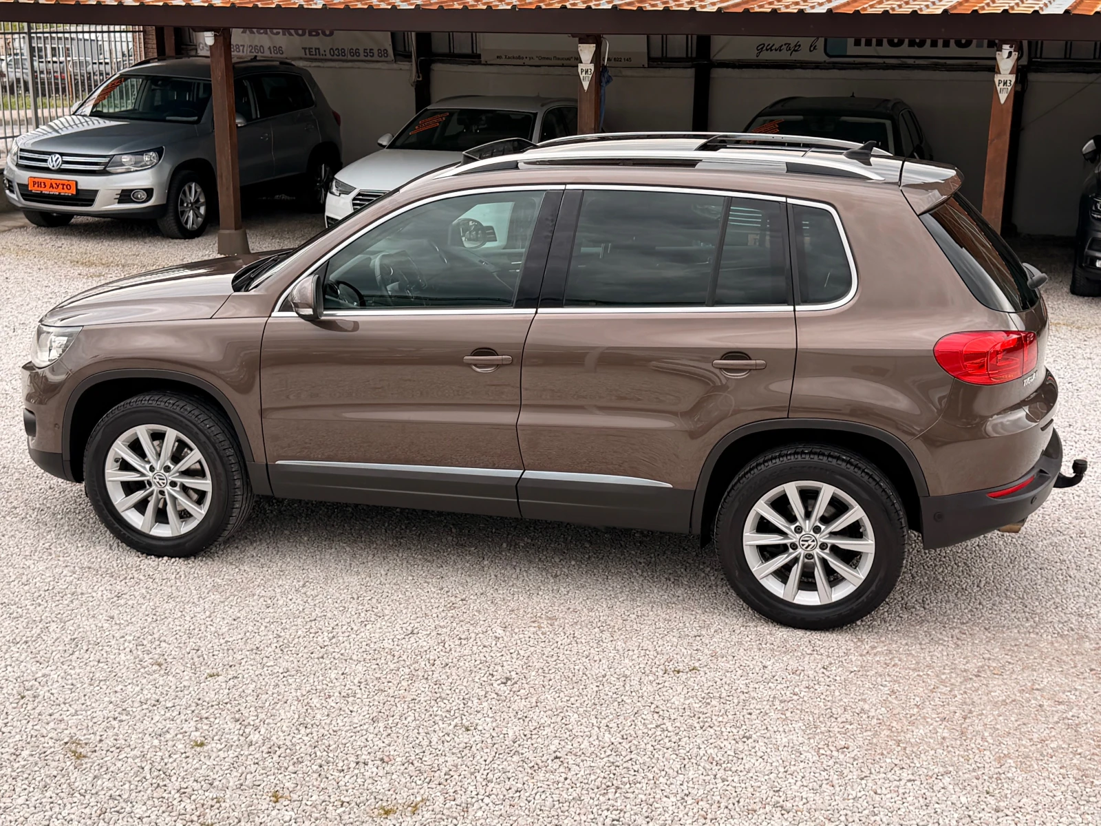 VW Tiguan 2.0TDI* FULL* LEDAUT* PANORAMA* PODGREV* LIZING, снимка 12 - Автомобили и джипове - 54379613