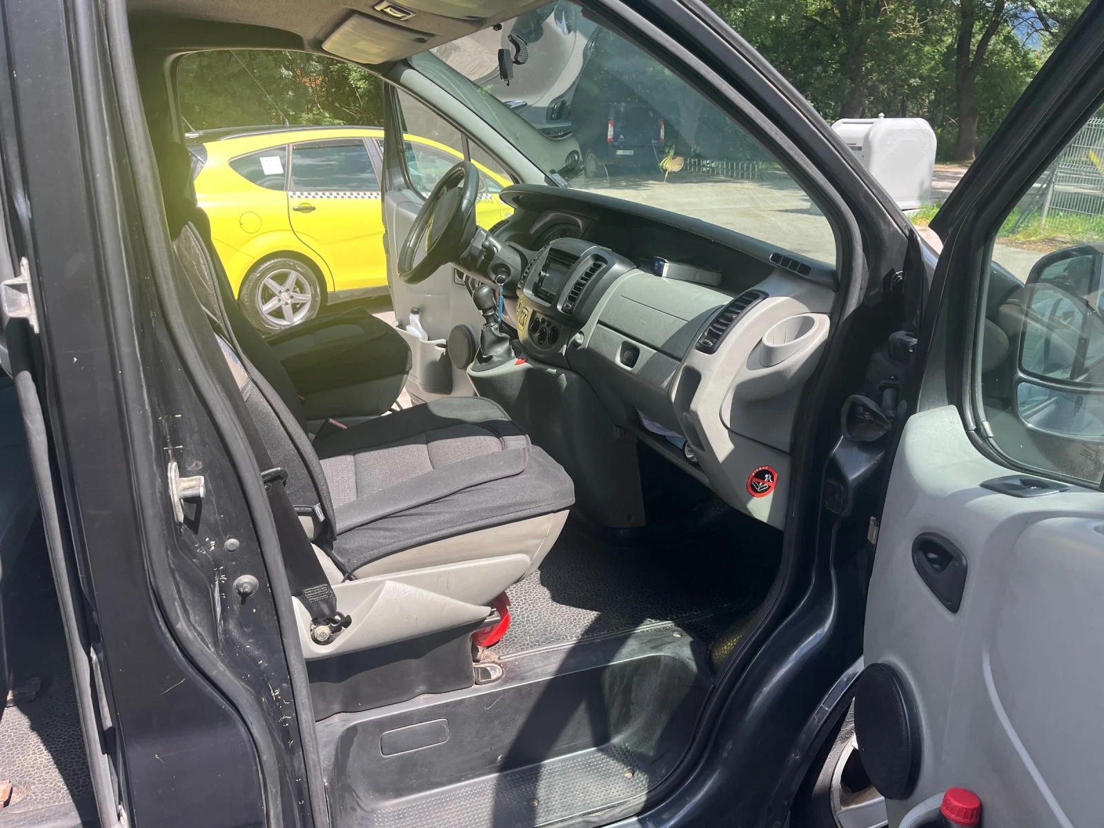 Renault Trafic 2.5 ивеко мотор, снимка 10 - Бусове и автобуси - 54892885