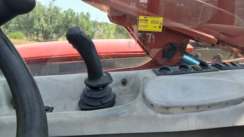 Телескопичен товарач Manitou MLT 633 120 LS, снимка 10 - Селскостопанска техника - 49370523