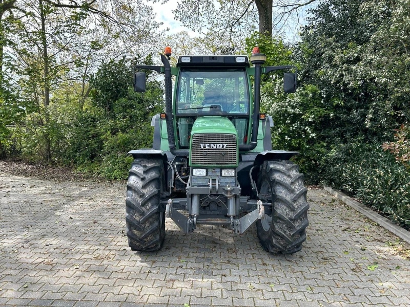 Трактор Fendt 511 C Favorit Turbomatik, снимка 1 - Селскостопанска техника - 47892161