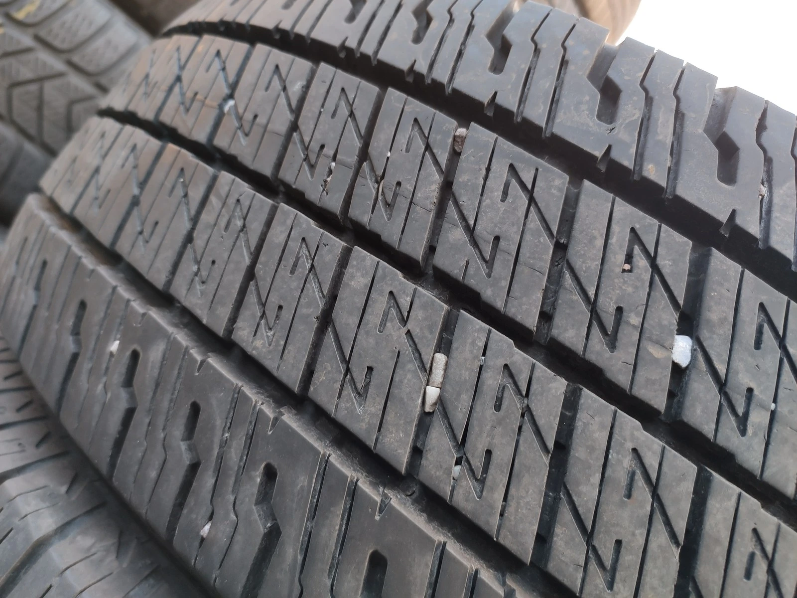 Гуми Всесезонни 215/65R16, снимка 3 - Гуми и джанти - 56725679