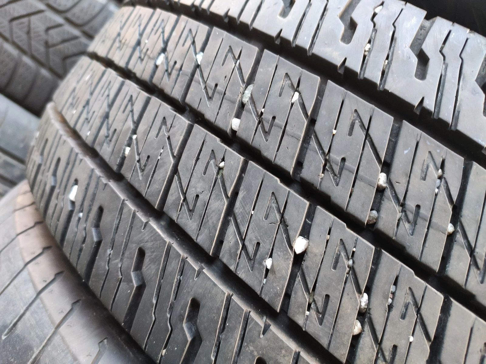 Гуми Всесезонни 215/65R16, снимка 4 - Гуми и джанти - 56725679