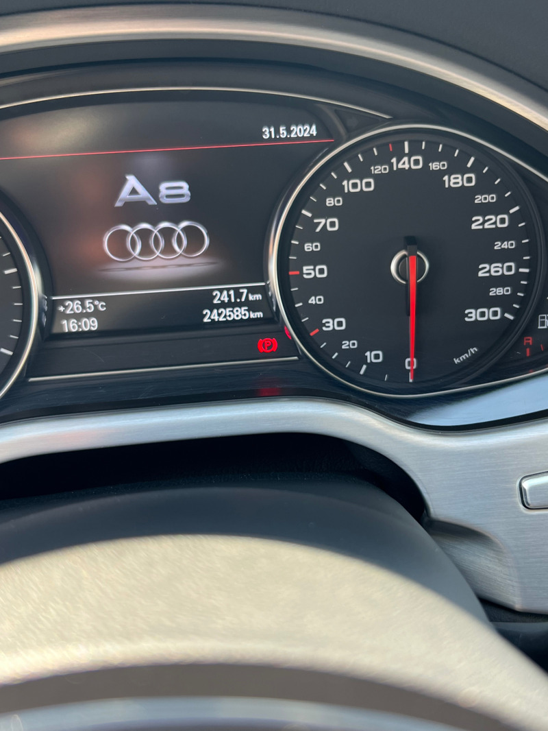 Audi A8, снимка 2 - Автомобили и джипове - 46118799