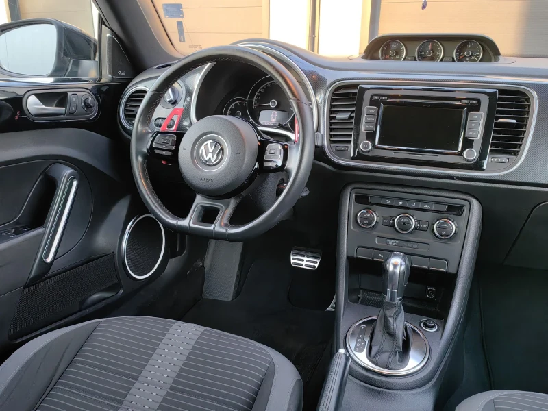 VW New beetle  2.0TDI+ DSG+ SPORT EDITION , снимка 13 - Автомобили и джипове - 52412719