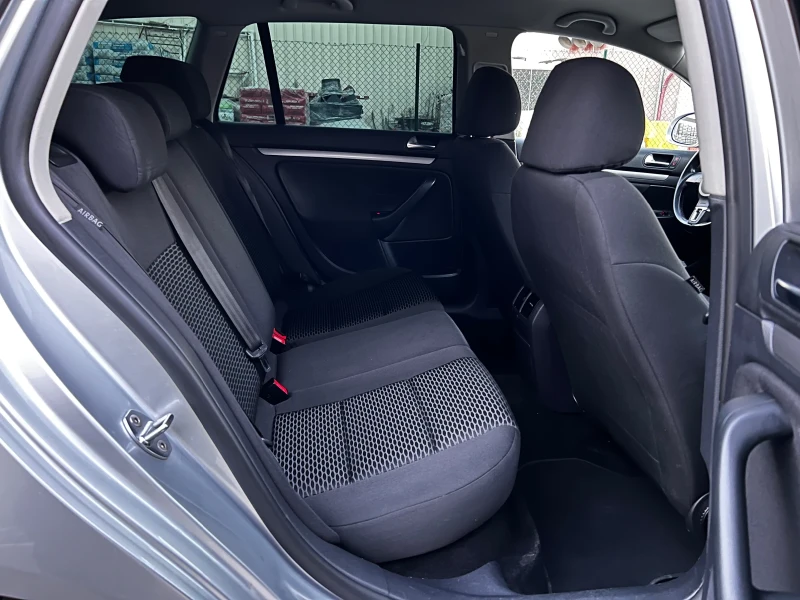 VW Golf 1.6 TDI 105 HP, снимка 11 - Автомобили и джипове - 52930350