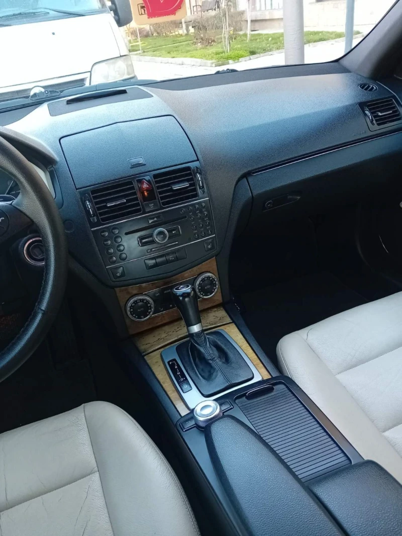 Mercedes-Benz C 220, снимка 3 - Автомобили и джипове - 53261615
