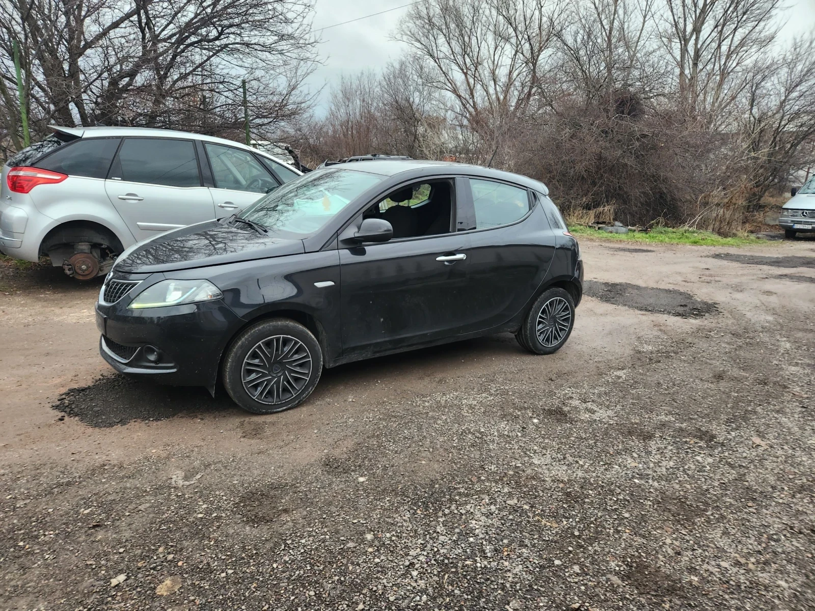 Lancia Ypsilon 1.0 hybrid  - изображение 3