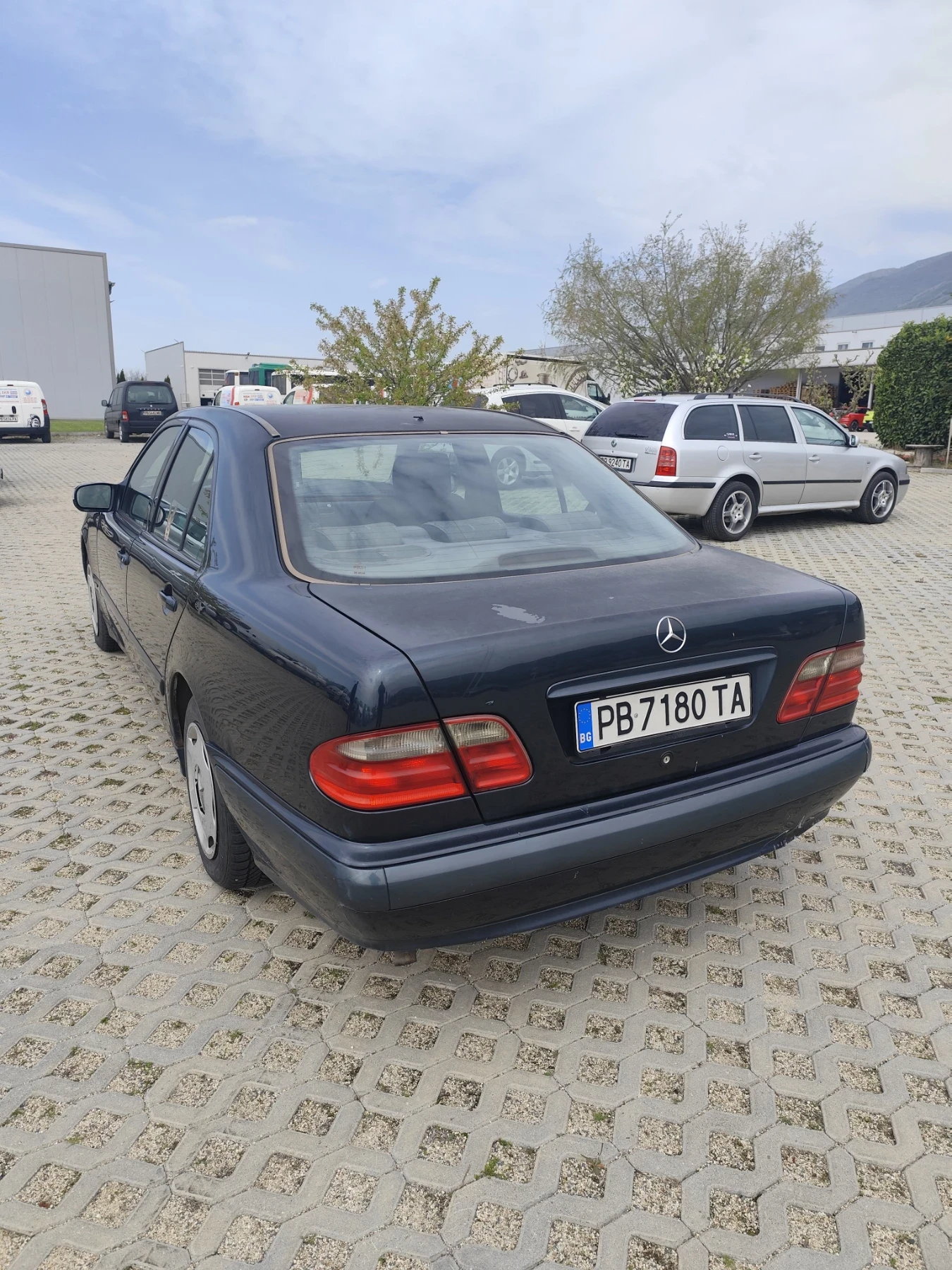 Mercedes-Benz E 220 2.2 - изображение 3