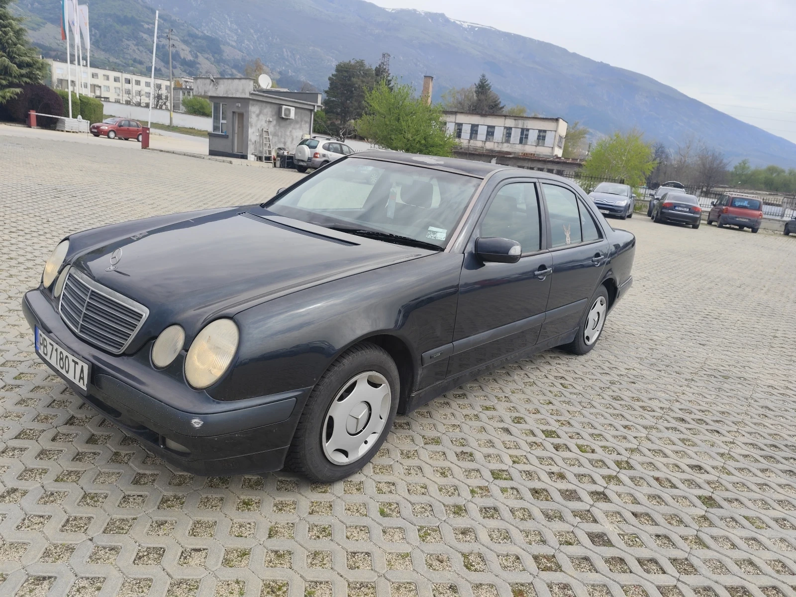 Mercedes-Benz E 220 2.2 - изображение 2