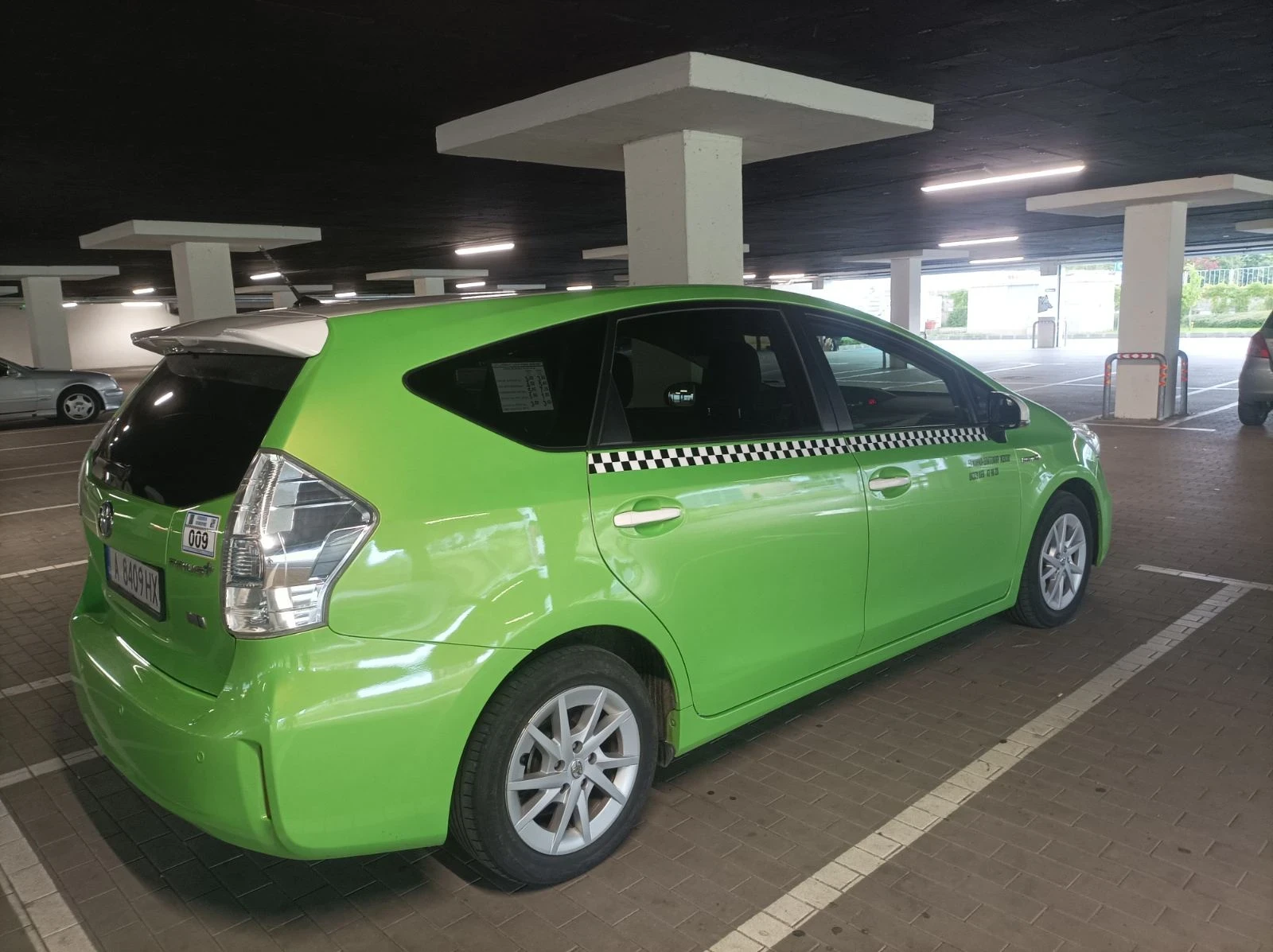 Toyota Prius Plus - изображение 2