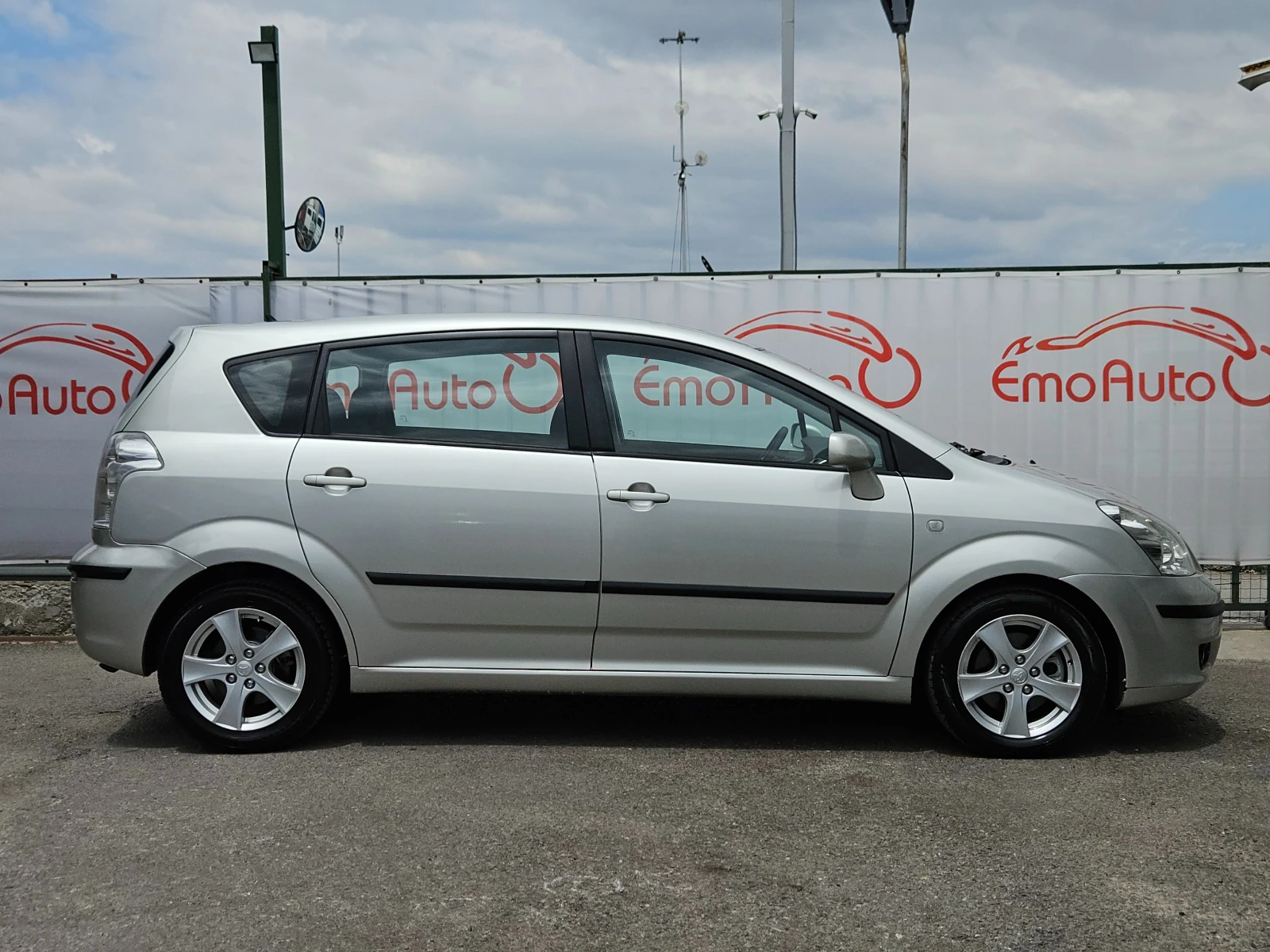 Toyota Corolla verso 2.2D4D/136k.c/6ск/EURO 4/ПЕРФЕКТНА - изображение 2