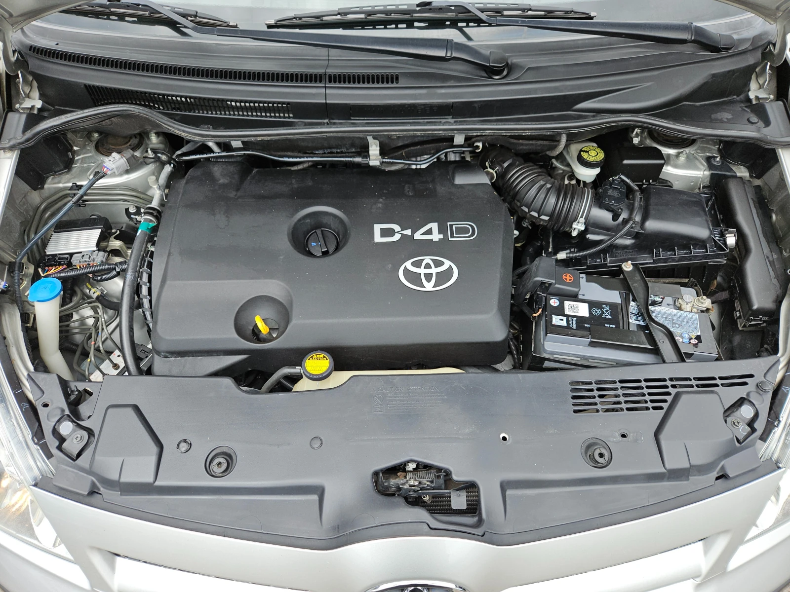 Toyota Corolla verso 2.2D4D/136k.c/6ск/EURO 4/ПЕРФЕКТНА - изображение 8