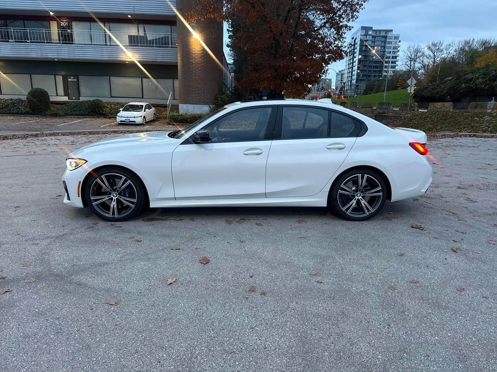BMW 330 * 330i xDrive Sedan * CARFAX * БЕЗ ПЪРВОНАЧАЛНА ВН - изображение 2