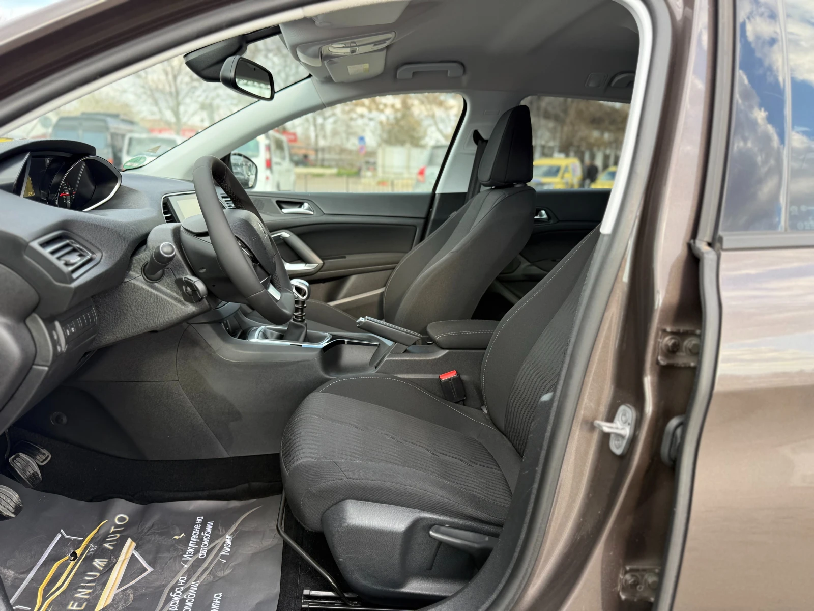 Peugeot 308 6 МЕСЕЦА ГАРАНЦИЯ/1.2i 130к.с. Германия, снимка 8 - Автомобили и джипове - 53999994