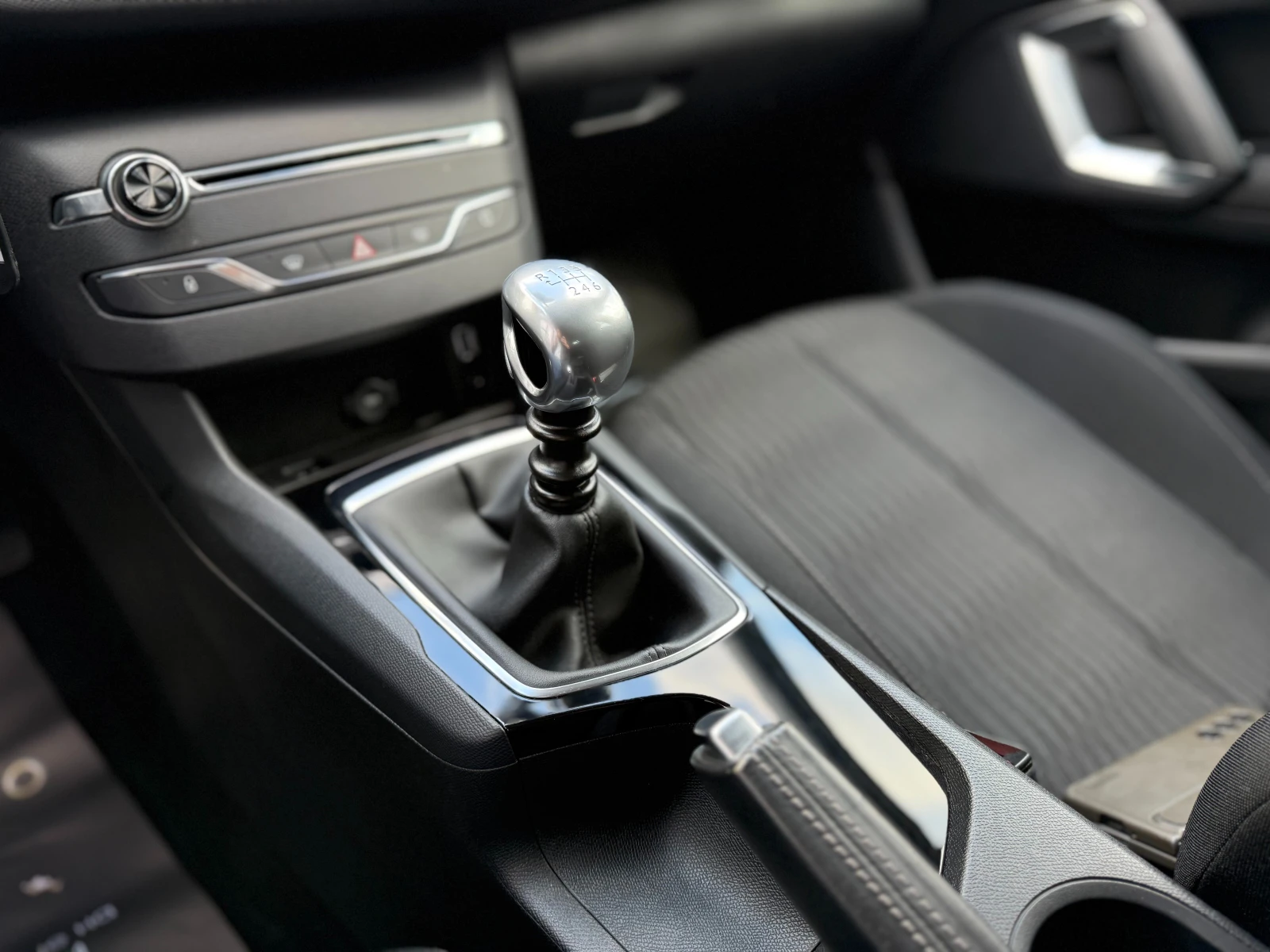 Peugeot 308 6 МЕСЕЦА ГАРАНЦИЯ/1.2i 130к.с. Германия, снимка 12 - Автомобили и джипове - 53999994