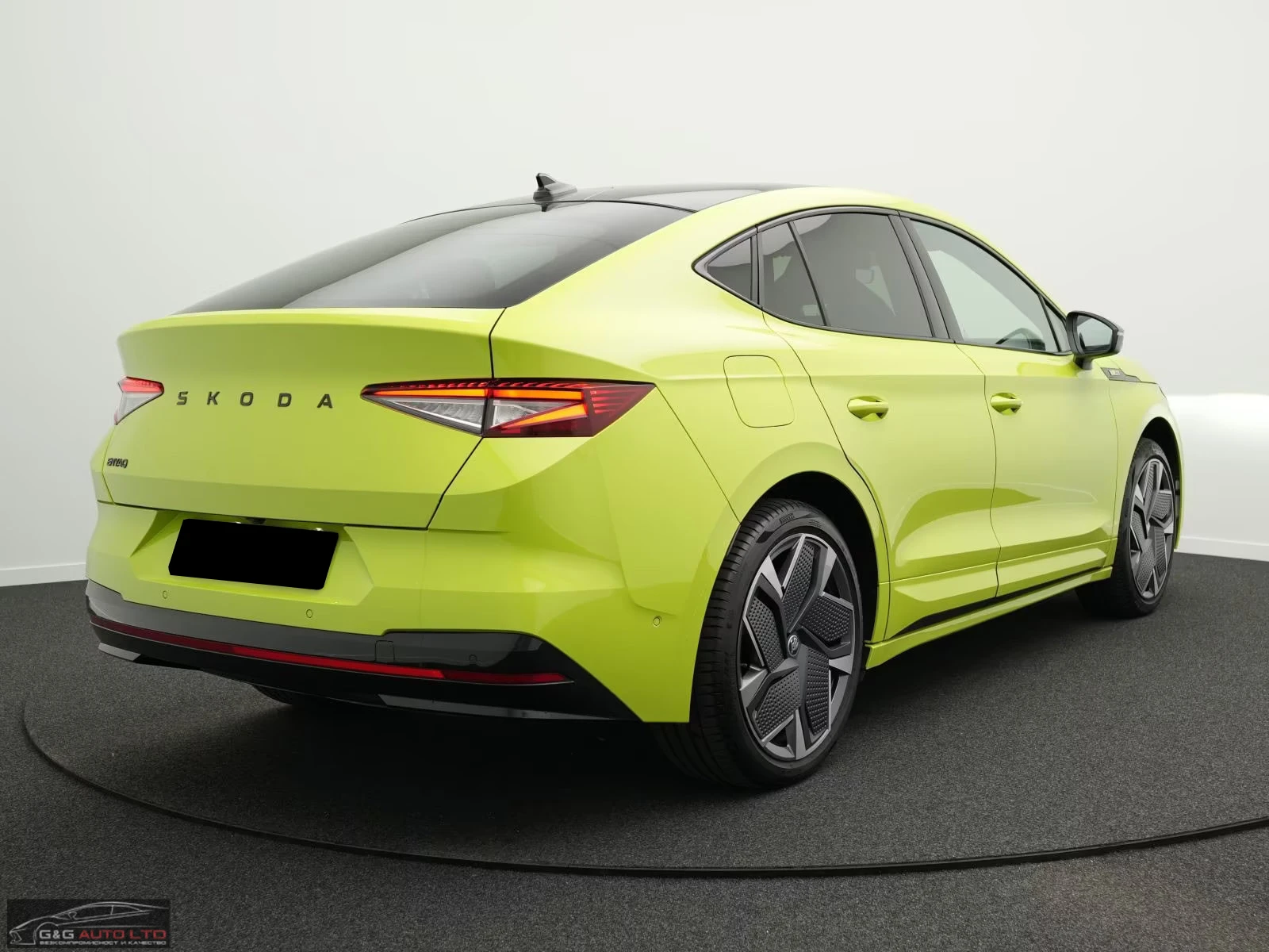 Skoda Enyaq COUPE/340HP/RS/4X4/MASSAGE/PANO/360/HUD/MEMO/120q, снимка 7 - Автомобили и джипове - 54088616