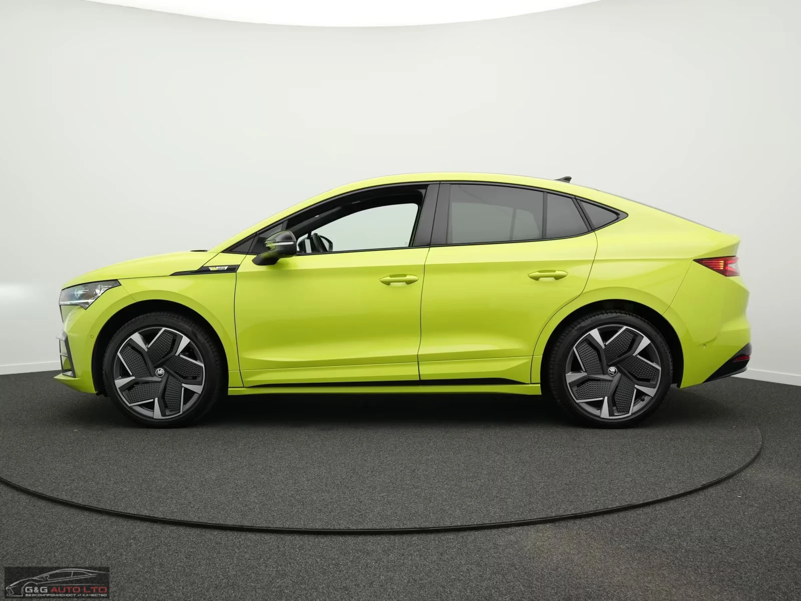 Skoda Enyaq COUPE/340HP/RS/4X4/MASSAGE/PANO/360/HUD/MEMO/120q, снимка 4 - Автомобили и джипове - 54088616