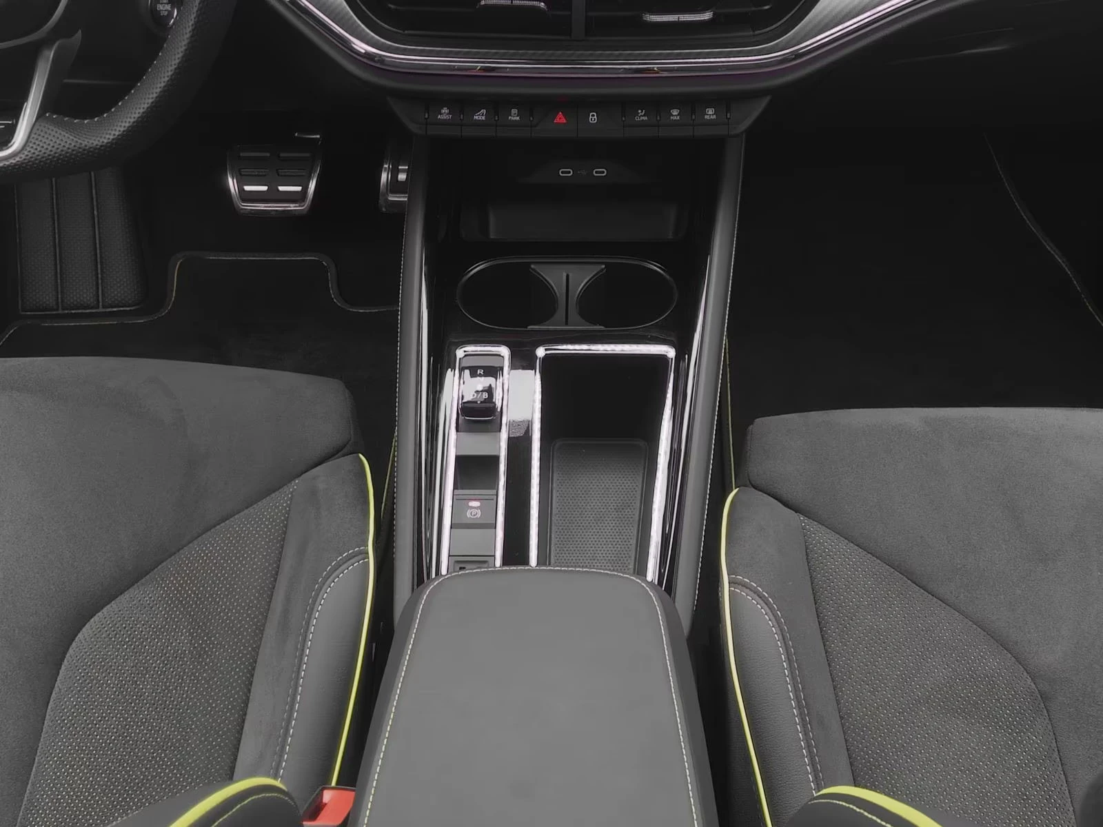 Skoda Enyaq COUPE/340HP/RS/4X4/MASSAGE/PANO/360/HUD/MEMO/120q, снимка 12 - Автомобили и джипове - 54088616