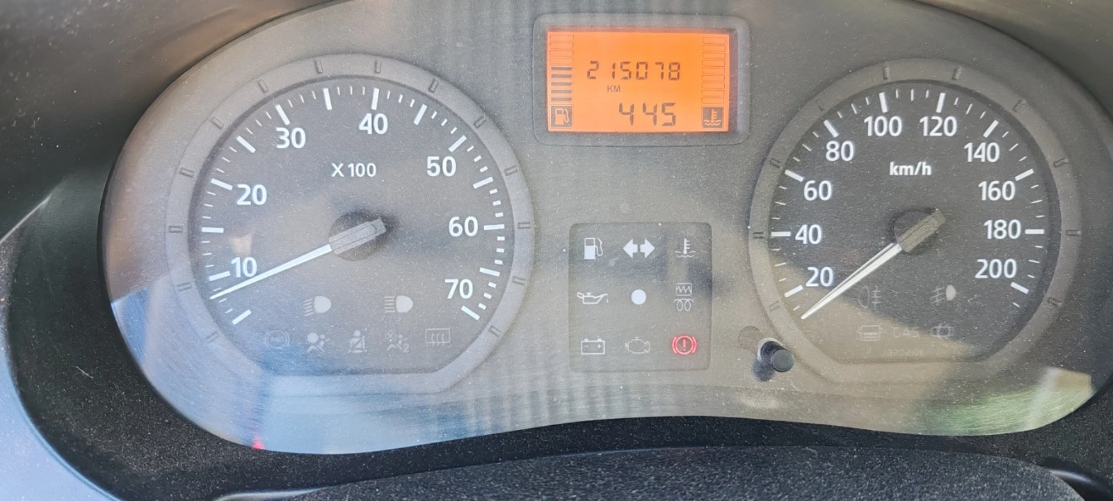 Dacia Logan, снимка 4 - Автомобили и джипове - 54331580