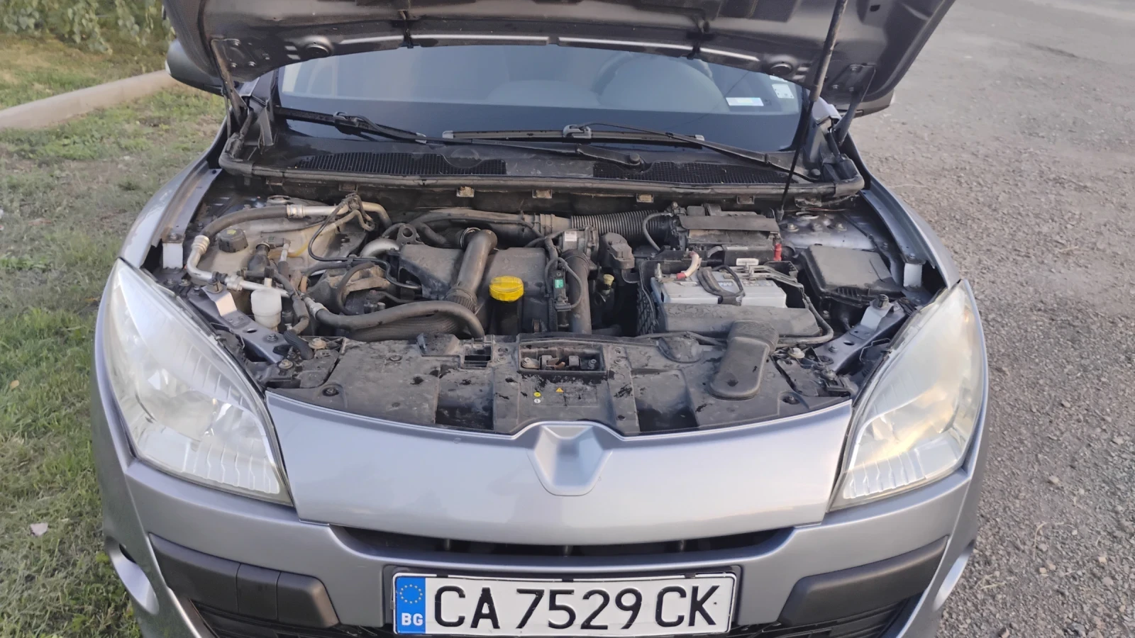 Renault Megane  1.5 DCI, снимка 8 - Автомобили и джипове - 55381428