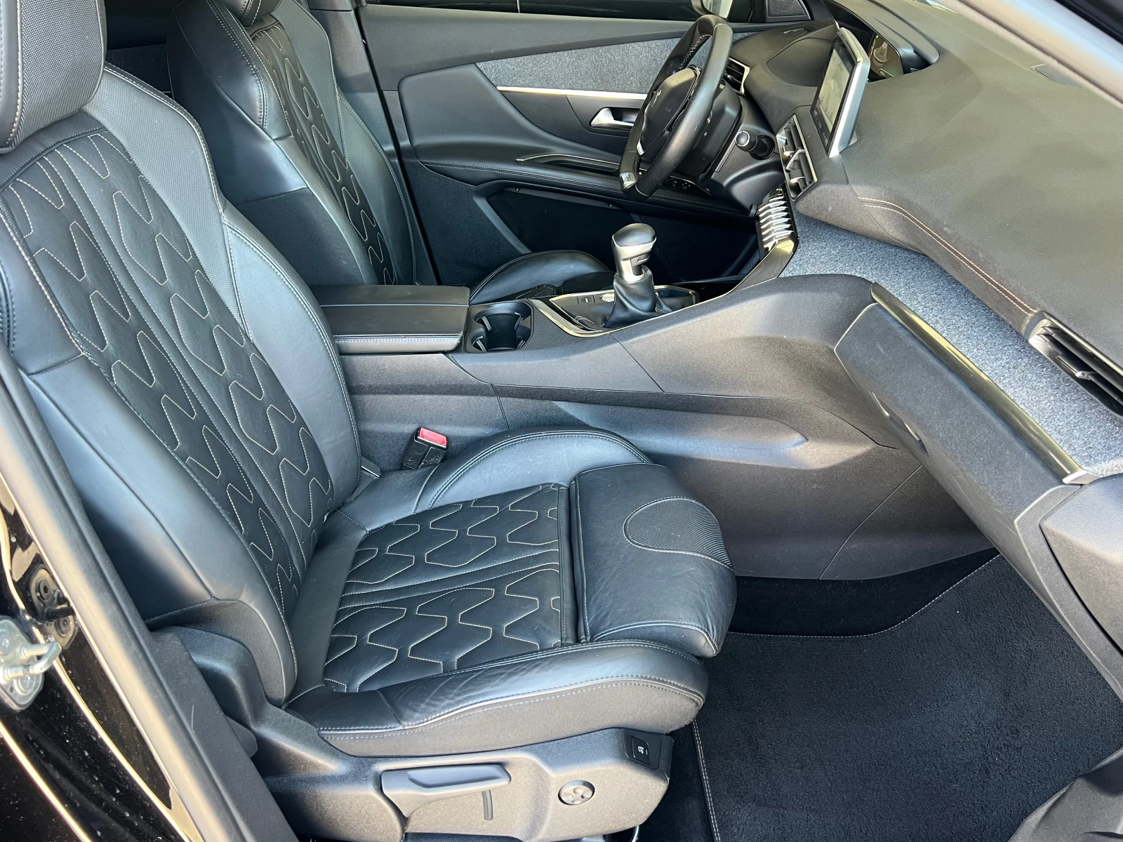 Peugeot 3008 2.0 BLUE-HDI, GT LINE, PANO, LED, KEY-GO, CAM-360,, снимка 11 - Автомобили и джипове - 55477872
