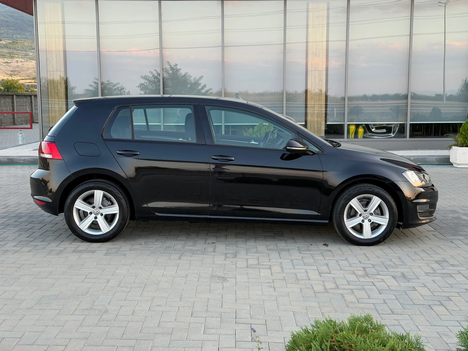 VW Golf 1.6TDI/HIGHLINE, снимка 4 - Автомобили и джипове - 55621159