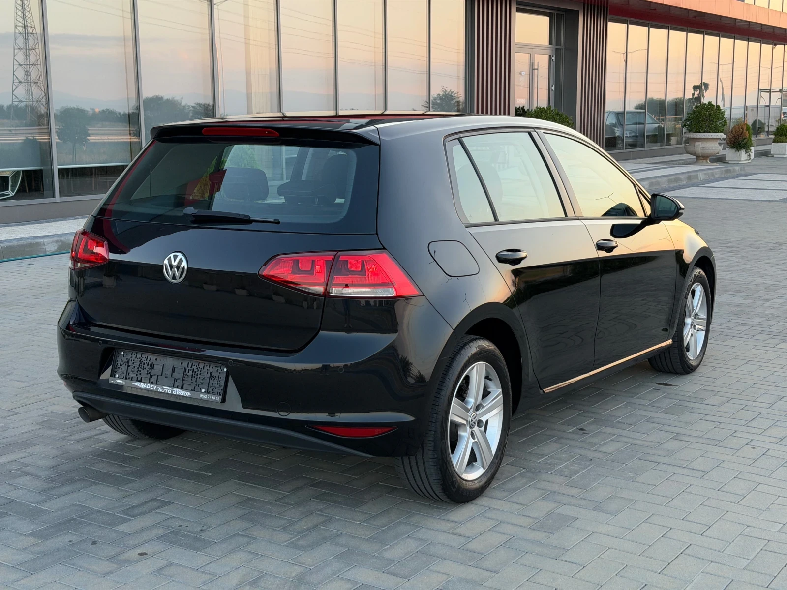 VW Golf 1.6TDI/HIGHLINE, снимка 5 - Автомобили и джипове - 55621159