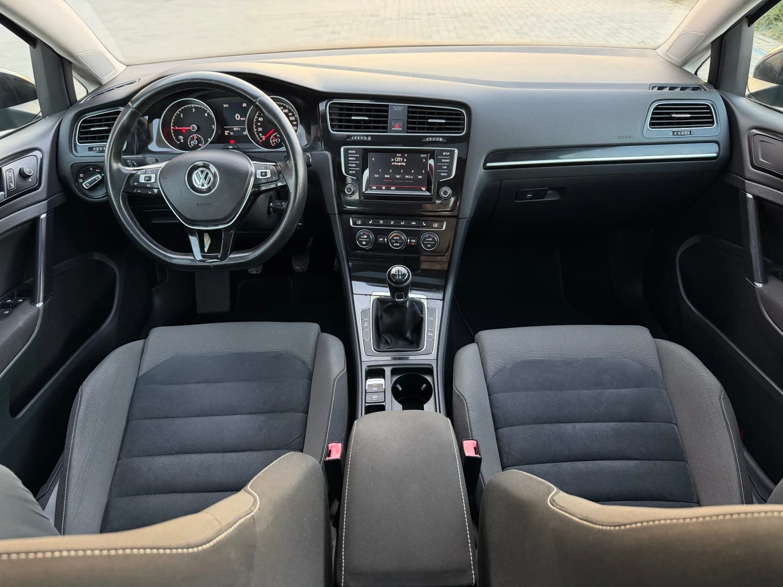 VW Golf 1.6TDI/HIGHLINE, снимка 10 - Автомобили и джипове - 55621159