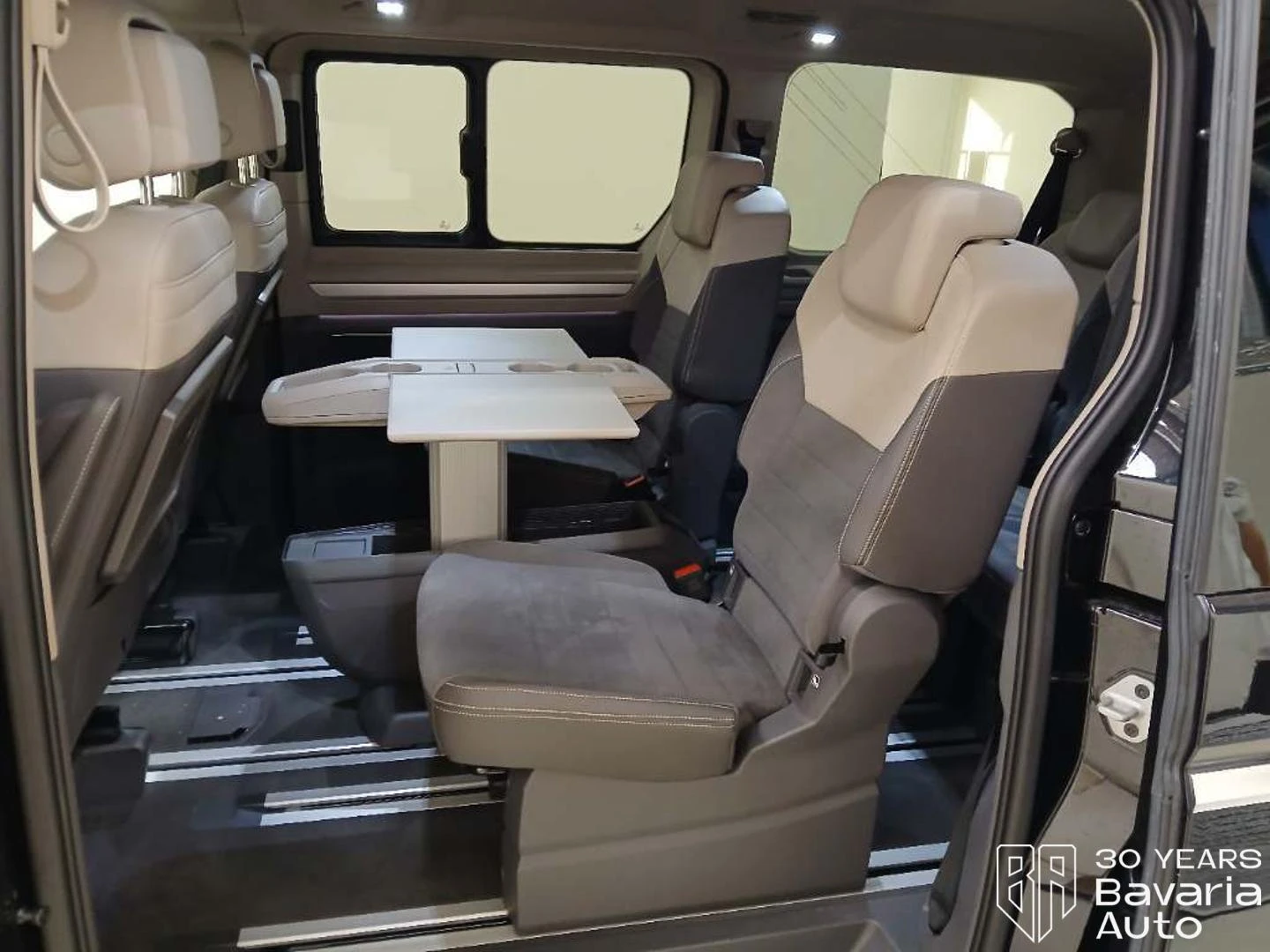 VW Multivan long Style DSG Easy Open Basic, снимка 8 - Автомобили и джипове - 56136146