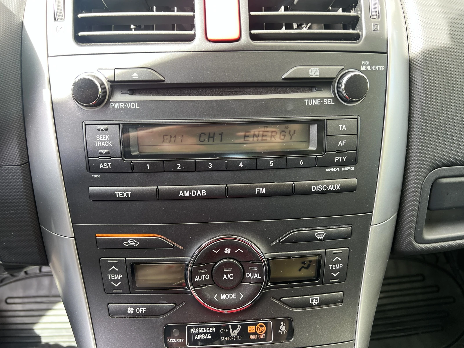 Toyota Auris 1.6 VALVEMATIC / FACELIFT / УНИКАТ /, снимка 12 - Автомобили и джипове - 56305242