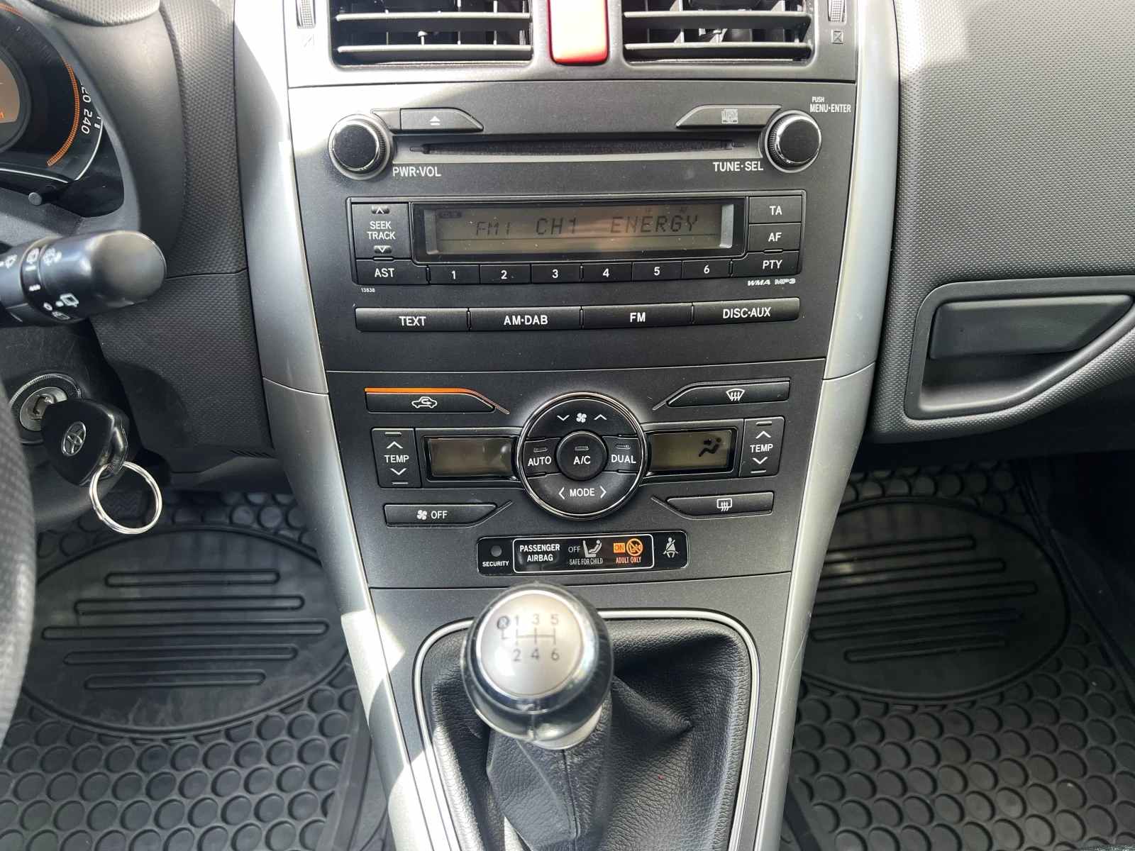 Toyota Auris 1.6 VALVEMATIC / FACELIFT / УНИКАТ /, снимка 11 - Автомобили и джипове - 56305242