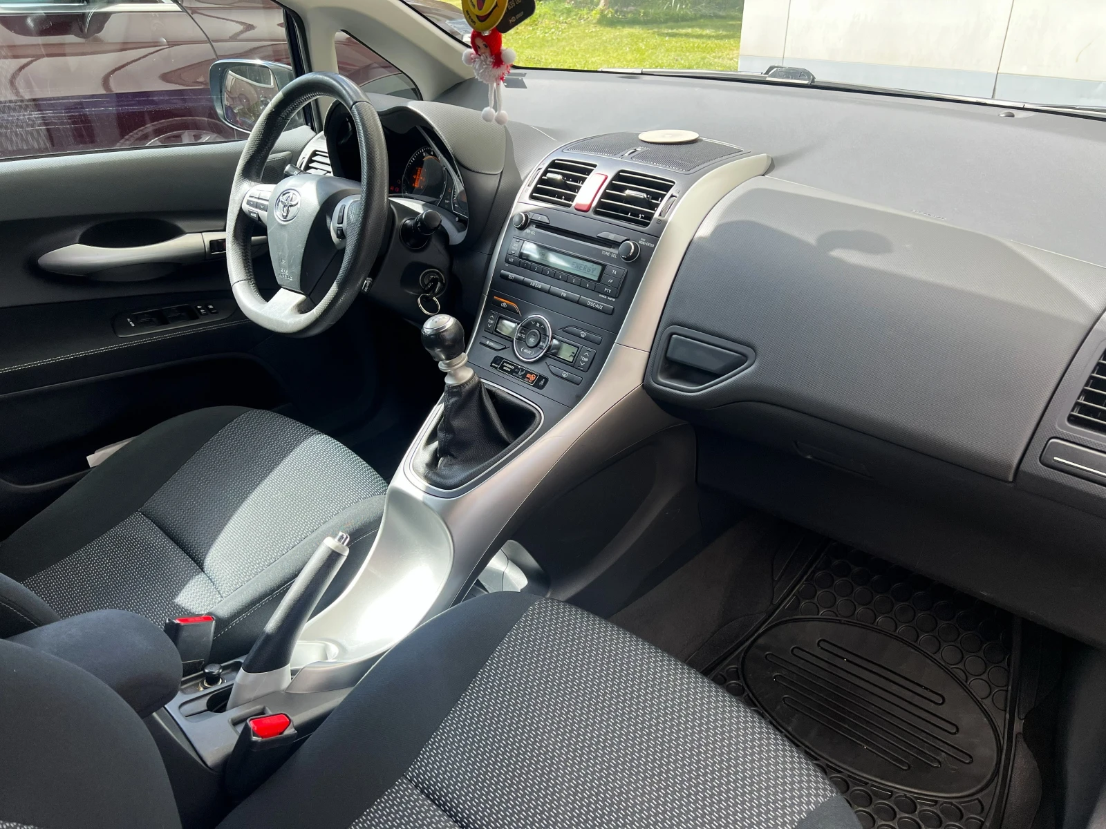 Toyota Auris 1.6 VALVEMATIC / FACELIFT / УНИКАТ /, снимка 15 - Автомобили и джипове - 56305242
