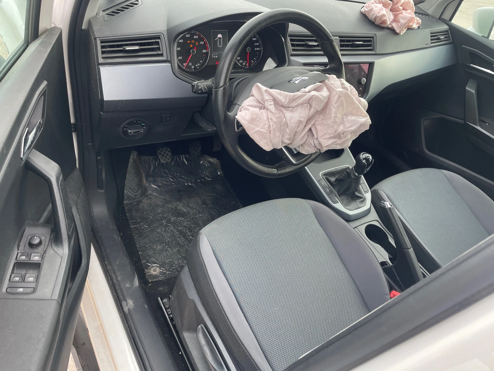 Seat Arona 1.0 TSI - изображение 8