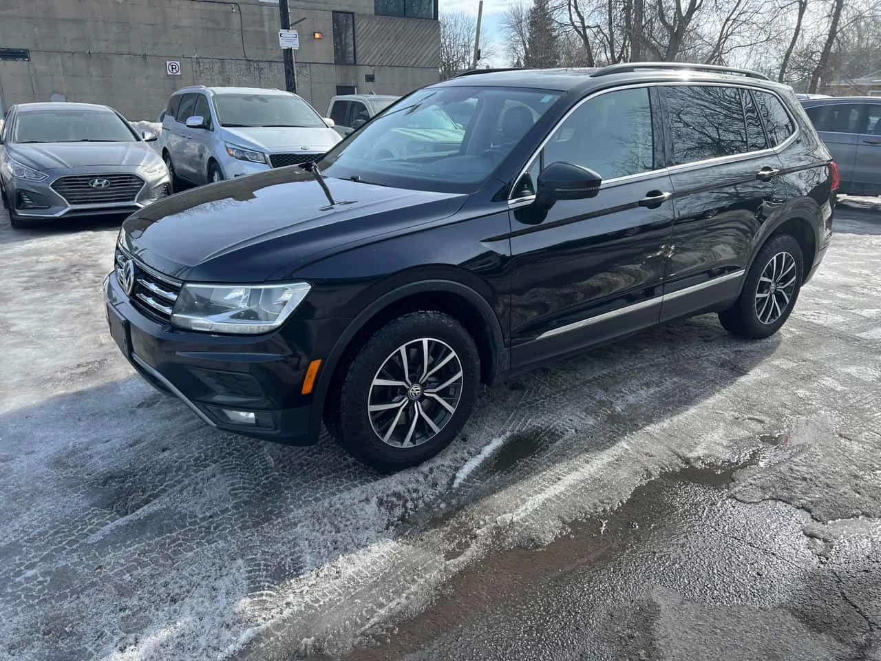 VW Tiguan SE 4MOTION | ШИБИДАХ | ПОДГРЕВИ | CAFAX, снимка 17 - Автомобили и джипове - 53751596