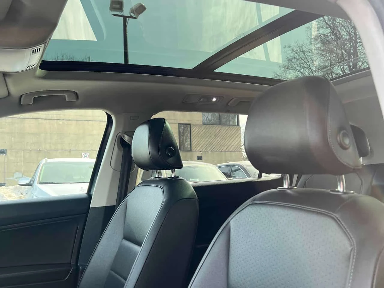 VW Tiguan SE 4MOTION | ШИБИДАХ | ПОДГРЕВИ | CAFAX, снимка 12 - Автомобили и джипове - 53751596