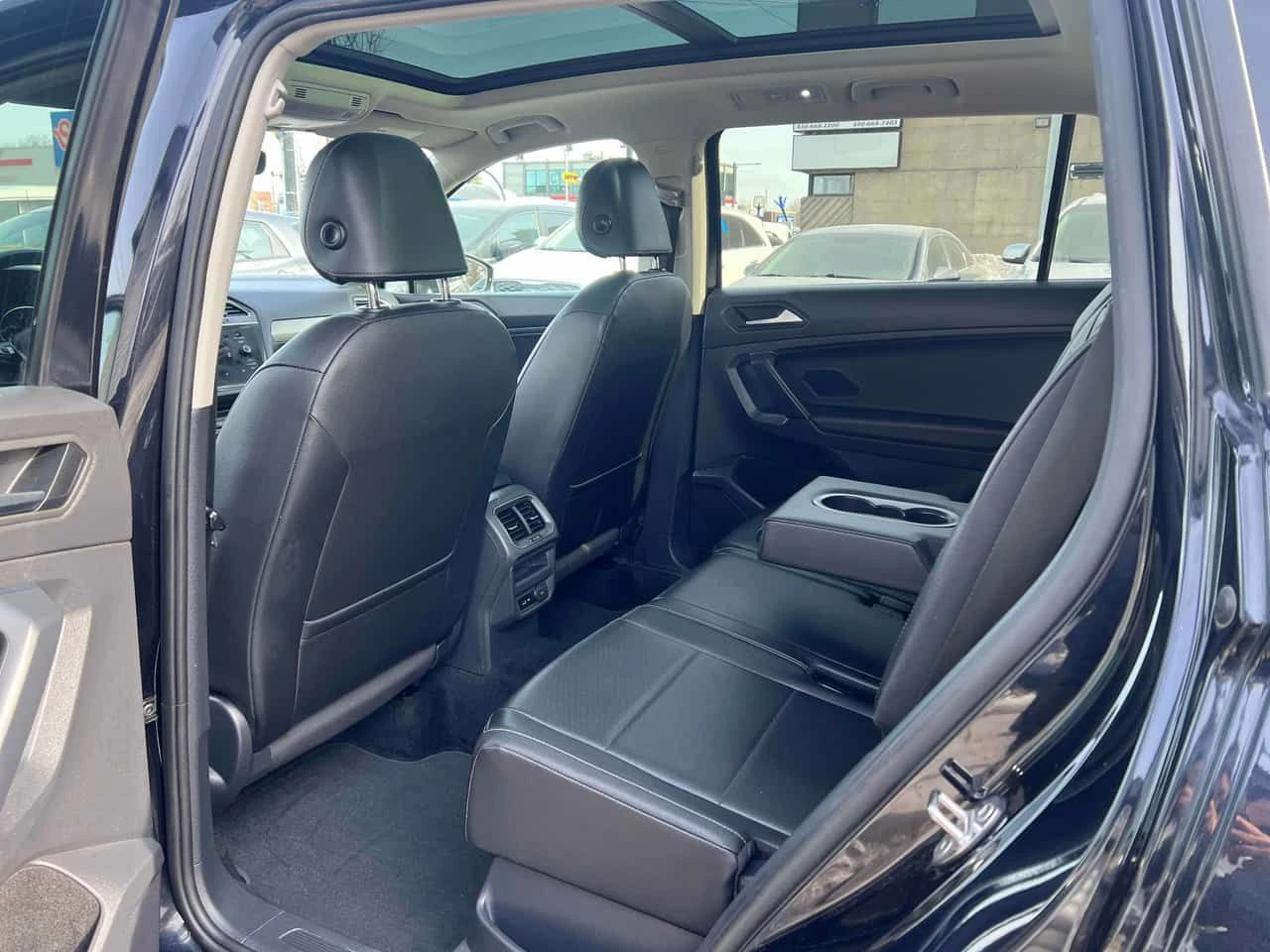 VW Tiguan SE 4MOTION | ШИБИДАХ | ПОДГРЕВИ | CAFAX, снимка 13 - Автомобили и джипове - 53751596